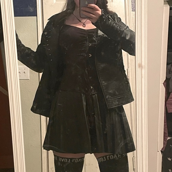 Meet your Posher, Charmed - Picture 1 of 3